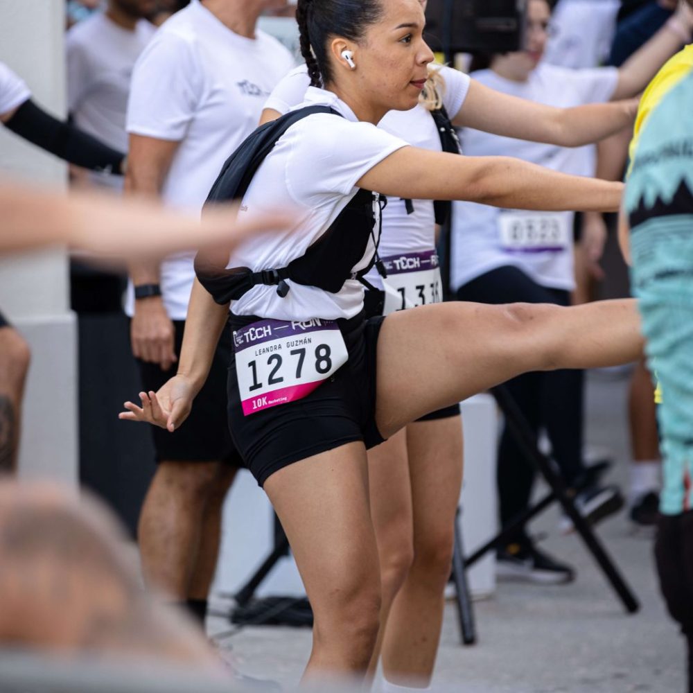 runner warm-upping before the race